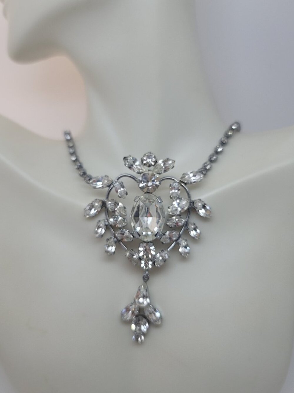 Vintage Rococo Style Rhinestone Necklace - Picture 4 of 7